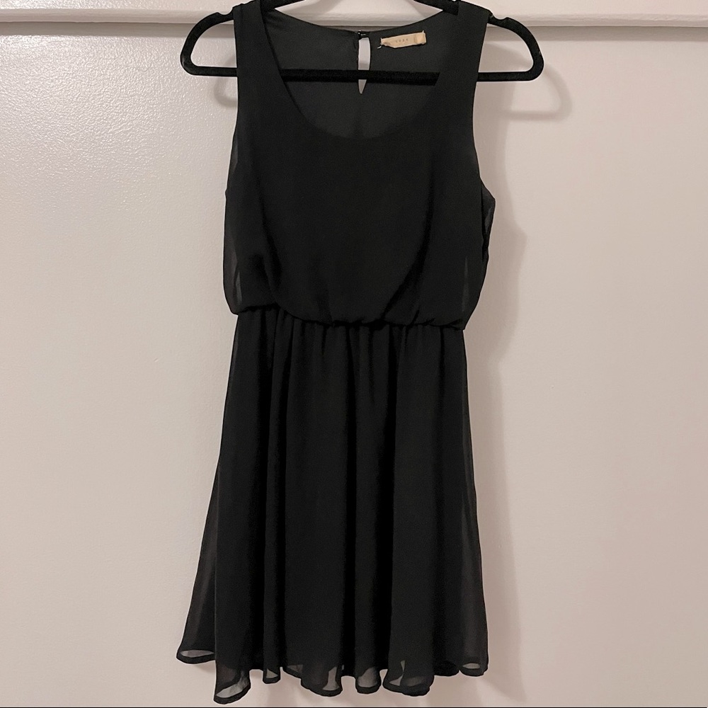 Lush Sleeveless Black Dress